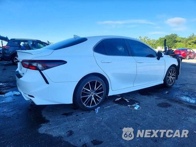 Trzecie zdjęcie samochodu z tyłu: 2021 TOYOTA CAMRY SE VIN:4T1G11AK3MU415857 - miniatura