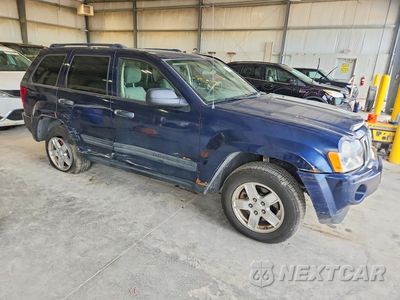 Czwarte zdjęcie samochodu z boku: 2005 JEEP GRAND CHEROKEE LAREDO VIN:1J4GR48K75C714015 - miniatura