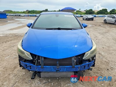 Piąte zdjęcie samochodu w środku: 2017 CHEVROLET CRUZE LT VIN:3G1BE6SM2HS513020 - miniatura