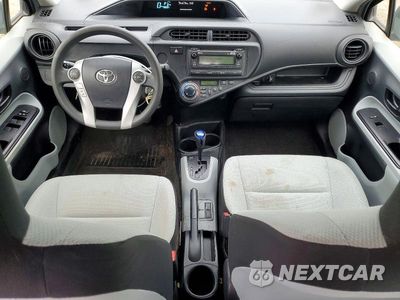 Zdjęcie 8 z 12 samochodu: 2014 TOYOTA PRIUS C ONE VIN:JTDKDTB36E1574366 - miniatura