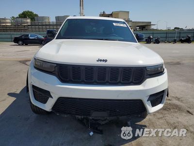 Piąte zdjęcie samochodu w środku: 2025 JEEP GRAND CHEROKEE LAREDO VIN:1C4RJHAG5SC329423 - miniatura