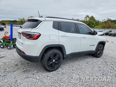 Trzecie zdjęcie samochodu z tyłu: 2022 JEEP COMPASS LATITUDE VIN:3C4NJDBB3NT222812 - miniatura