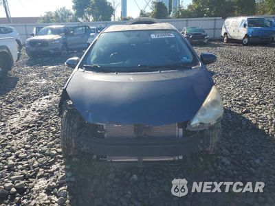 Piąte zdjęcie samochodu w środku: 2014 TOYOTA PRIUS C FOUR VIN:JTDKDTB3XE1574175 - miniatura