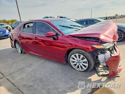 Czwarte zdjęcie samochodu z boku: 2020 TOYOTA CAMRY LE VIN:4T1C11AKXLU333525 - miniatura