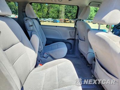 Zdjęcie 11 z 13 samochodu: 2016 TOYOTA SIENNA LE VIN:5TDKK3DCXGS736492 - miniatura