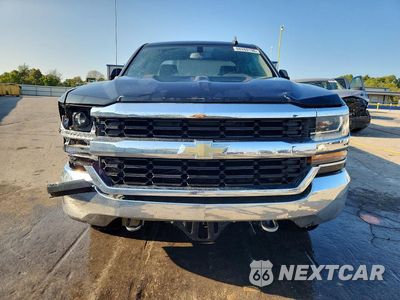 Piąte zdjęcie samochodu w środku: 2018 CHEVROLET SILVERADO K1500 LT VIN:1GCVKREC5JZ154076 - miniatura