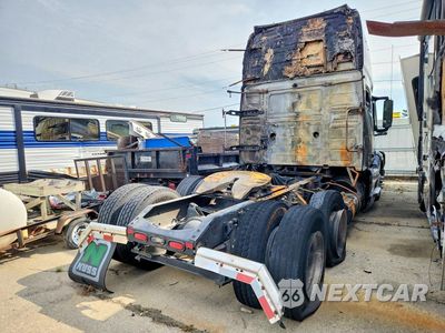 Trzecie zdjęcie samochodu z tyłu: 2019 VOLVO VNL SEMI TRUCK VIN:4V4NC9EH1KN873444 - miniatura