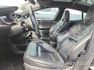 Zdjęcie 7 z 13 samochodu: 2015 TESLA MODEL S 85D VIN:5YJSA1H22FFP71250 - miniatura
