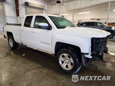 Czwarte zdjęcie samochodu z boku: 2017 CHEVROLET SILVERADO K1500 LT VIN:1GCVKREC1HZ114040 - miniatura
