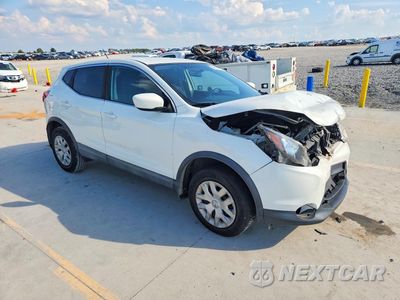 Czwarte zdjęcie samochodu z boku: 2018 NISSAN ROGUE SPORT S VIN:JN1BJ1CP1JW105801 - miniatura