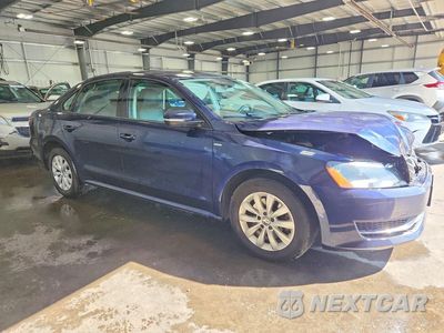 Czwarte zdjęcie samochodu z boku: 2015 VOLKSWAGEN PASSAT S VIN:1VWAT7A31FC050259 - miniatura