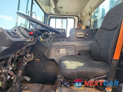 Zdjęcie 7 z 13 samochodu: 2013 MACK 600 MRU600 VIN:1M2AV17C7DM010353 - miniatura