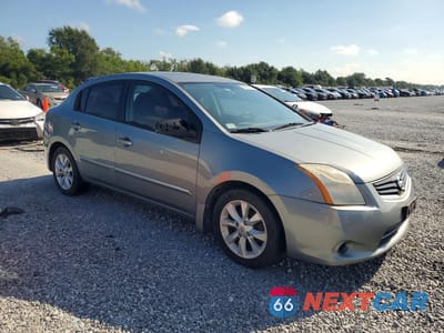 Czwarte zdjęcie samochodu z boku: 2012 NISSAN SENTRA 2.0 VIN:3N1AB6AP2CL710220 - miniatura