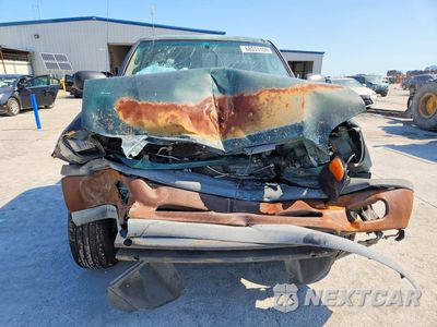 Piąte zdjęcie samochodu w środku: 2001 TOYOTA TUNDRA VIN:5TBJN32131S187271 - miniatura