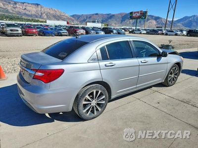 Trzecie zdjęcie samochodu z tyłu: 2014 CHRYSLER 200 LX VIN:1C3CCBAB2EN204801 - miniatura