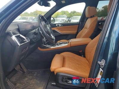Zdjęcie 7 z 12 samochodu: 2025 BMW X7 XDRIVE40I VIN:5UX23EM08S9W46164 - miniatura