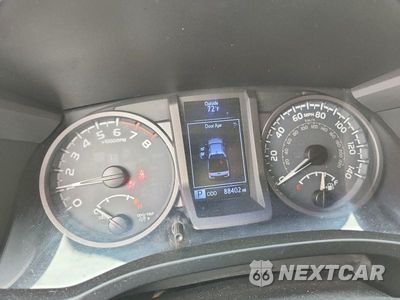 Zdjęcie 9 z 12 samochodu: 2017 TOYOTA TACOMA SR V6 VIN:3TMCZ5AN9HM100164 - miniatura