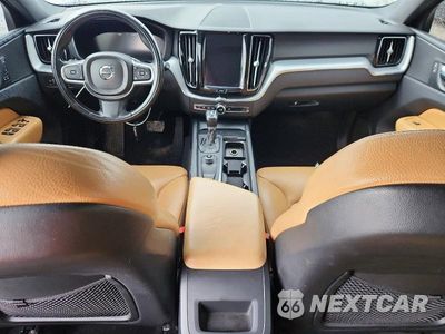 Zdjęcie 8 z 12 samochodu: 2018 VOLVO XC60 T6 VIN:LYVA22RK3JB110656 - miniatura