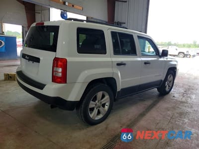 Trzecie zdjęcie samochodu z tyłu: 2016 JEEP PATRIOT SPORT VIN:1C4NJPBA6GD636636 - miniatura