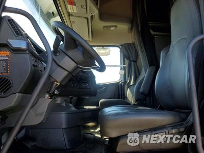 Zdjęcie 7 z 14 samochodu: 2022 VOLVO VNL SEMI TRUCK VIN:4V4NC9EH7NN312590 - miniatura