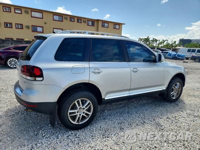 Trzecie zdjęcie samochodu z tyłu: 2010 VOLKSWAGEN TOUAREG V6 VIN:WVGBF7A96AD003553 - miniatura