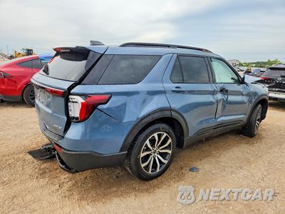 Trzecie zdjęcie samochodu z tyłu: 2025 FORD EXPLORER ST-LINE VIN:1FMUK8KH9SGA76836 - miniatura