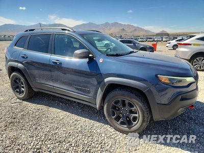 Czwarte zdjęcie samochodu z boku: 2019 JEEP CHEROKEE TRAILHAWK VIN:1C4PJMBNXKD363896 - miniatura