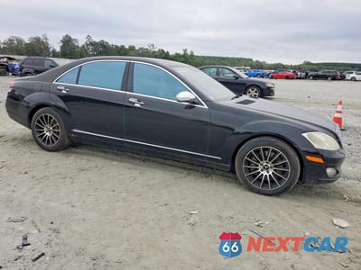 Czwarte zdjęcie samochodu z boku: 2008 MERCEDES-BENZ S 550 4MATIC VIN:WDDNG86X88A169151 - miniatura