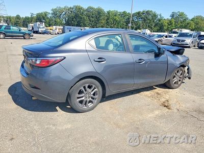 Trzecie zdjęcie samochodu z tyłu: 2019 TOYOTA YARIS LE VIN:3MYDLBYVXKY509317 - miniatura