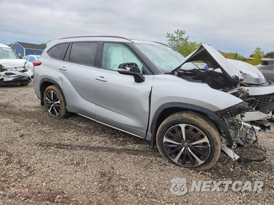 Czwarte zdjęcie samochodu z boku: 2022 TOYOTA HIGHLANDER XSE VIN:5TDLZRBH6NS220919 - miniatura