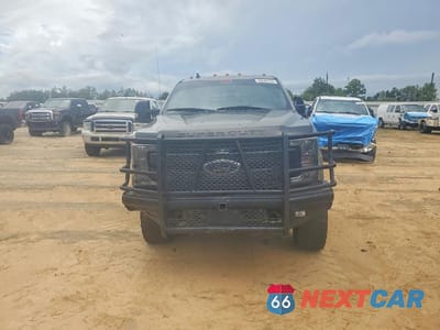 Piąte zdjęcie samochodu w środku: 2019 FORD F350 SUPER DUTY VIN:1FT8W3BT7KEF56919 - miniatura