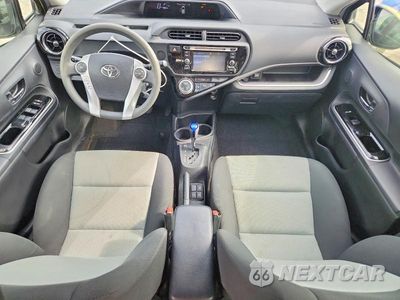 Zdjęcie 8 z 12 samochodu: 2015 TOYOTA PRIUS C TWO VIN:JTDKDTB39F1095375 - miniatura