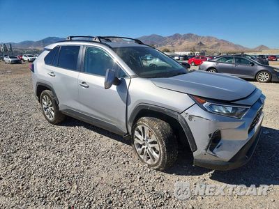 Czwarte zdjęcie samochodu z boku: 2019 TOYOTA RAV4 XLE PREMIUM VIN:2T3A1RFV4KW048236 - miniatura