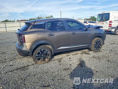 Trzecie zdjęcie samochodu z tyłu: 2025 NISSAN KICKS SV VIN:3N8AP6CB2SL314937 - miniatura
