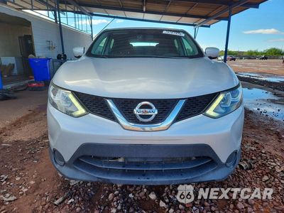 Piąte zdjęcie samochodu w środku: 2017 NISSAN ROGUE SPORT S VIN:JN1BJ1CP6HW021368 - miniatura