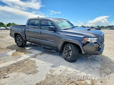 Czwarte zdjęcie samochodu z boku: 2022 TOYOTA TACOMA TRD SPORT VIN:3TMAZ5CNXNM174497 - miniatura
