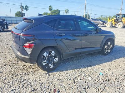 Trzecie zdjęcie samochodu z tyłu: 2024 HYUNDAI KONA SEL VIN:KM8HC3AB1RU081166 - miniatura