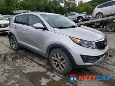 Czwarte zdjęcie samochodu z boku: 2015 KIA SPORTAGE LX VIN:KNDPBCAC9F7780356 - miniatura