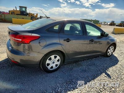 Trzecie zdjęcie samochodu z tyłu: 2016 FORD FOCUS S VIN:1FADP3E2XGL398907 - miniatura