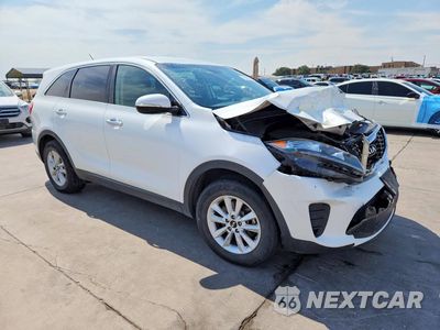 Czwarte zdjęcie samochodu z boku: 2019 KIA SORENTO LX V6 VIN:5XYPG4A52KG559753 - miniatura
