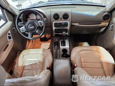 Zdjęcie 8 z 13 samochodu: 2004 JEEP LIBERTY LIMITED VIN:1J8GL58K34W195564 - miniatura