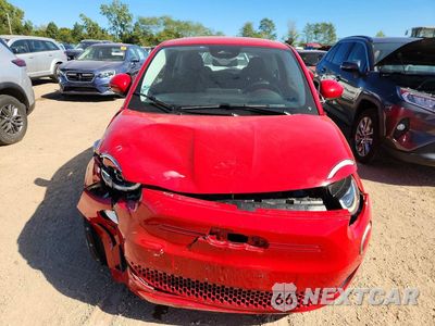 Piąte zdjęcie samochodu w środku: 2024 FIAT 500 E RED VIN:ZFAFFAA46RX206628 - miniatura