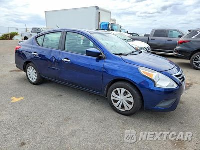 Czwarte zdjęcie samochodu z boku: 2018 NISSAN VERSA SV VIN:3N1CN7AP5JL848241 - miniatura