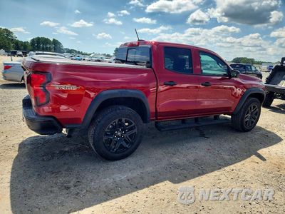 Trzecie zdjęcie samochodu z tyłu: 2025 CHEVROLET COLORADO TRAIL BOSS VIN:1GCPTEEK8S1178247 - miniatura