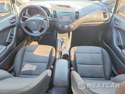 Zdjęcie 8 z 12 samochodu: 2016 KIA FORTE LX VIN:KNAFX4A6XG5506123 - miniatura