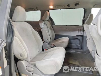 Zdjęcie 11 z 13 samochodu: 2019 TOYOTA SIENNA LE VIN:5TDKZ3DCXKS013097 - miniatura