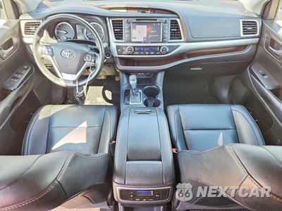 Zdjęcie 8 z 13 samochodu: 2019 TOYOTA HIGHLANDER XLE VIN:5TDKZRFH3KS570798 - miniatura
