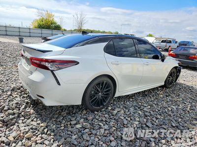 Trzecie zdjęcie samochodu z tyłu: 2022 TOYOTA CAMRY XSE VIN:4T1K61BK8NU063631 - miniatura