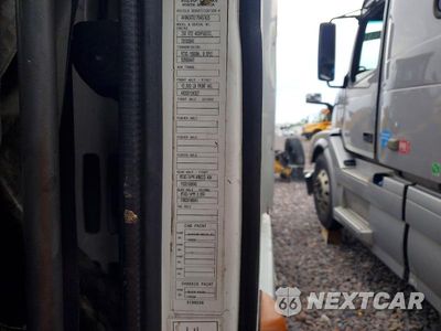 Zdjęcie 13 z 14 samochodu: 2007 VOLVO VNL SEMI TRUCK VIN:4V4NC9TG17N437825 - miniatura