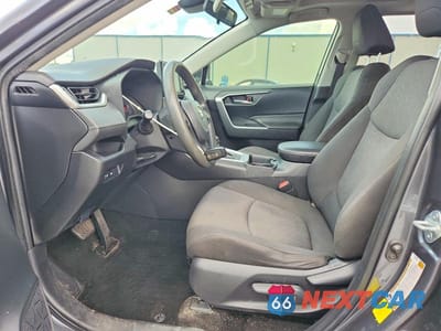 Zdjęcie 7 z 13 samochodu: 2019 TOYOTA RAV4 XLE VIN:JTMW1RFV4KD025915 - miniatura